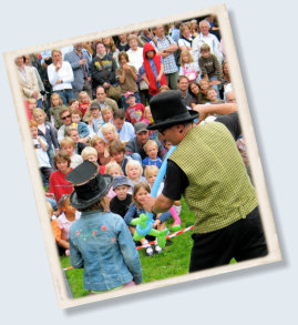 Zauber-Clown "Der Zaubertrottel" in Aktion